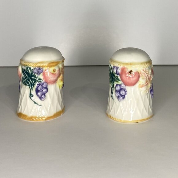 Grapes & Apples Fruit Salt & Pepper Shakers - Picture 1 of 7